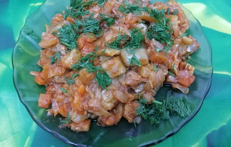 Рагу из кабачков и молодой капусты
