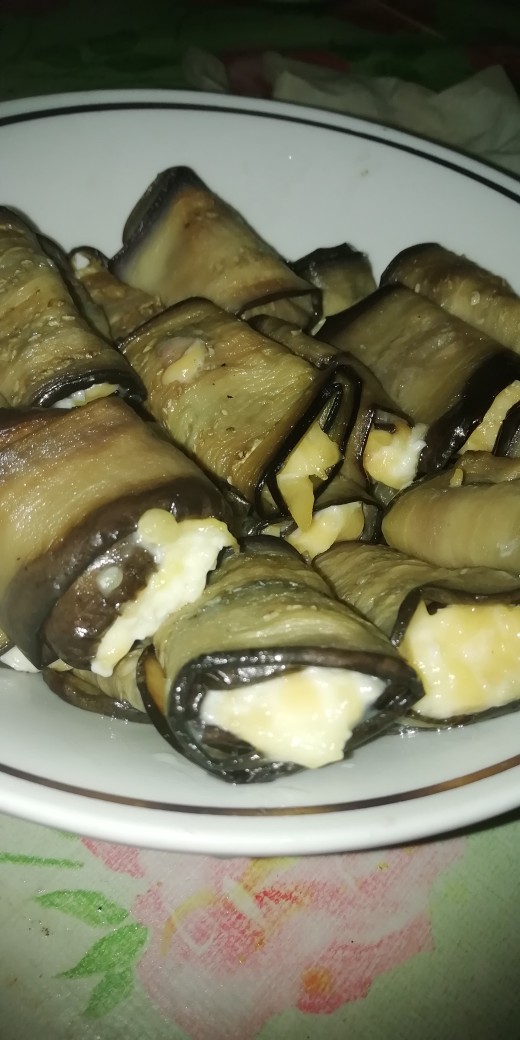 Закусочные рулетки из баклажанов