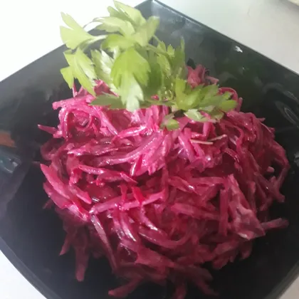 Салат из свёклы с чесноком