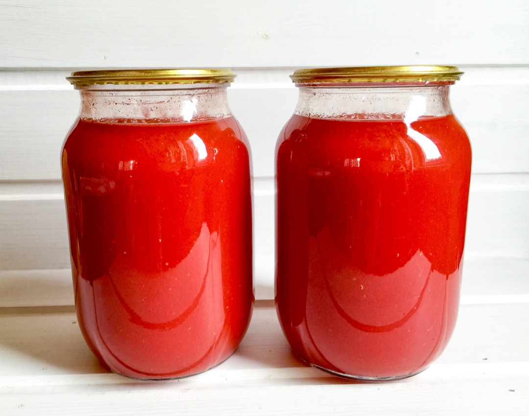 Приготовление домашнего томатного сока на зиму. Томатный сок на зиму. Цыпкин томатный сок.