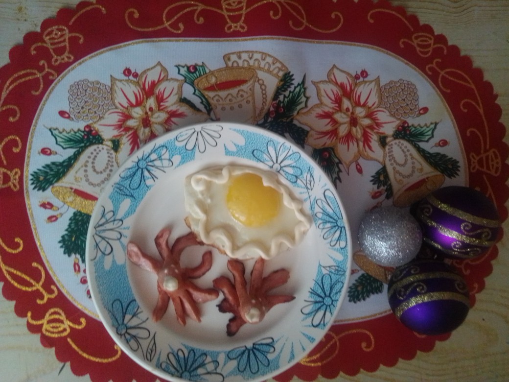 Сосиски-осьминожки с яйцом