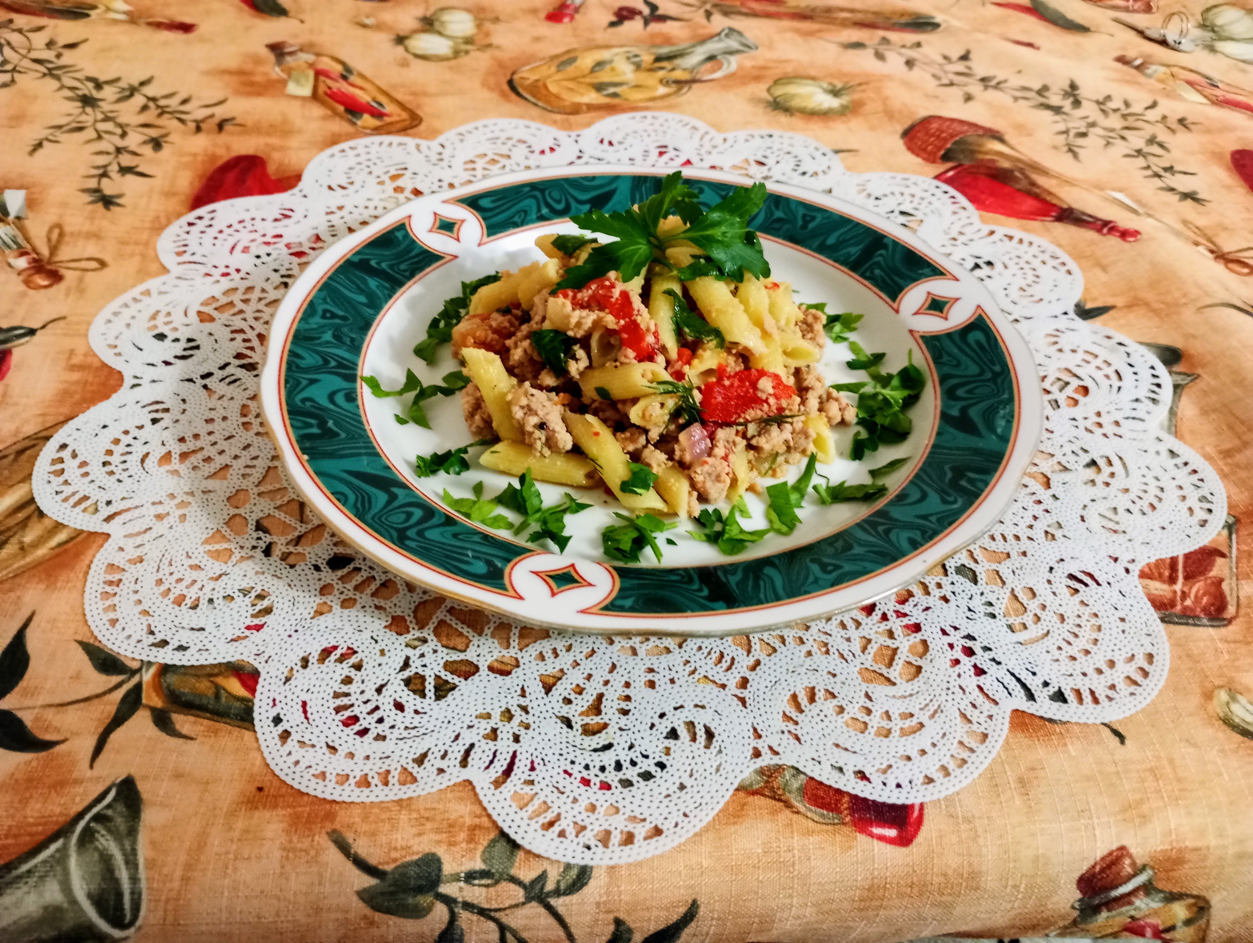 Макароны с фаршем и овощами