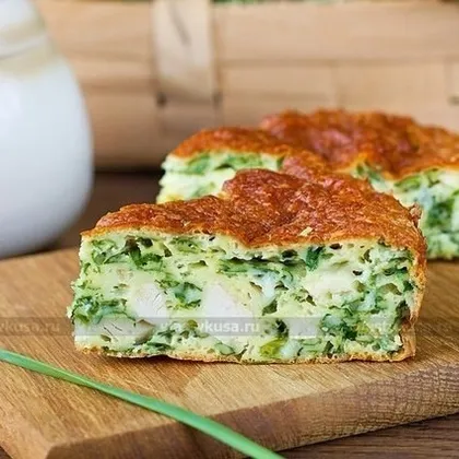 Быстрый пирог с зеленым луком,курицей и с сыром