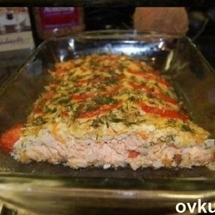 Запеченная красная рыба, с рисом, сыром и овощами