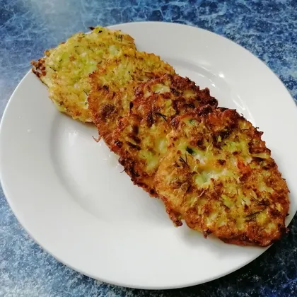 Кабачковые оладьи с морковью и сыром