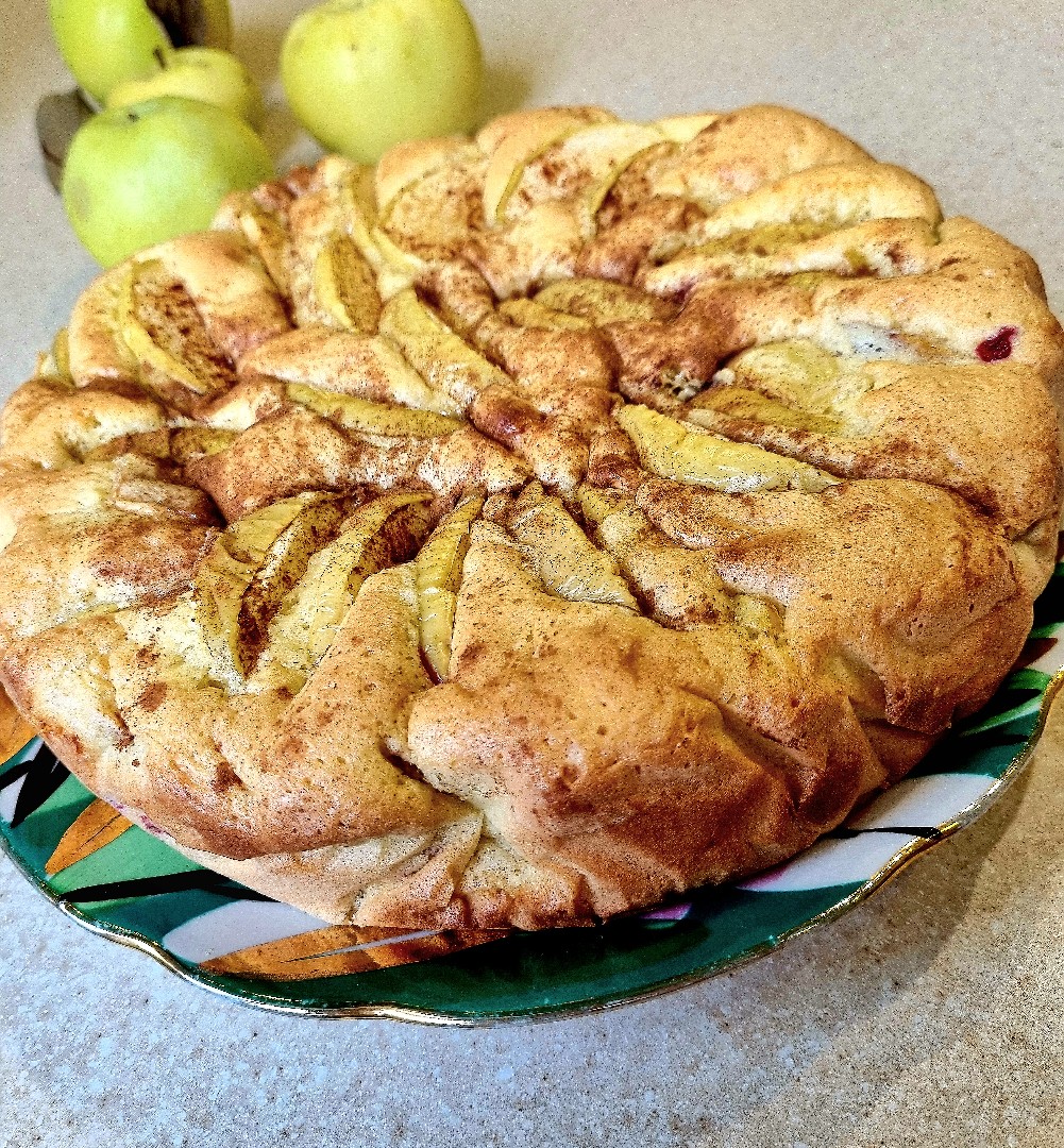 Яблочный пирог (шарлотка)