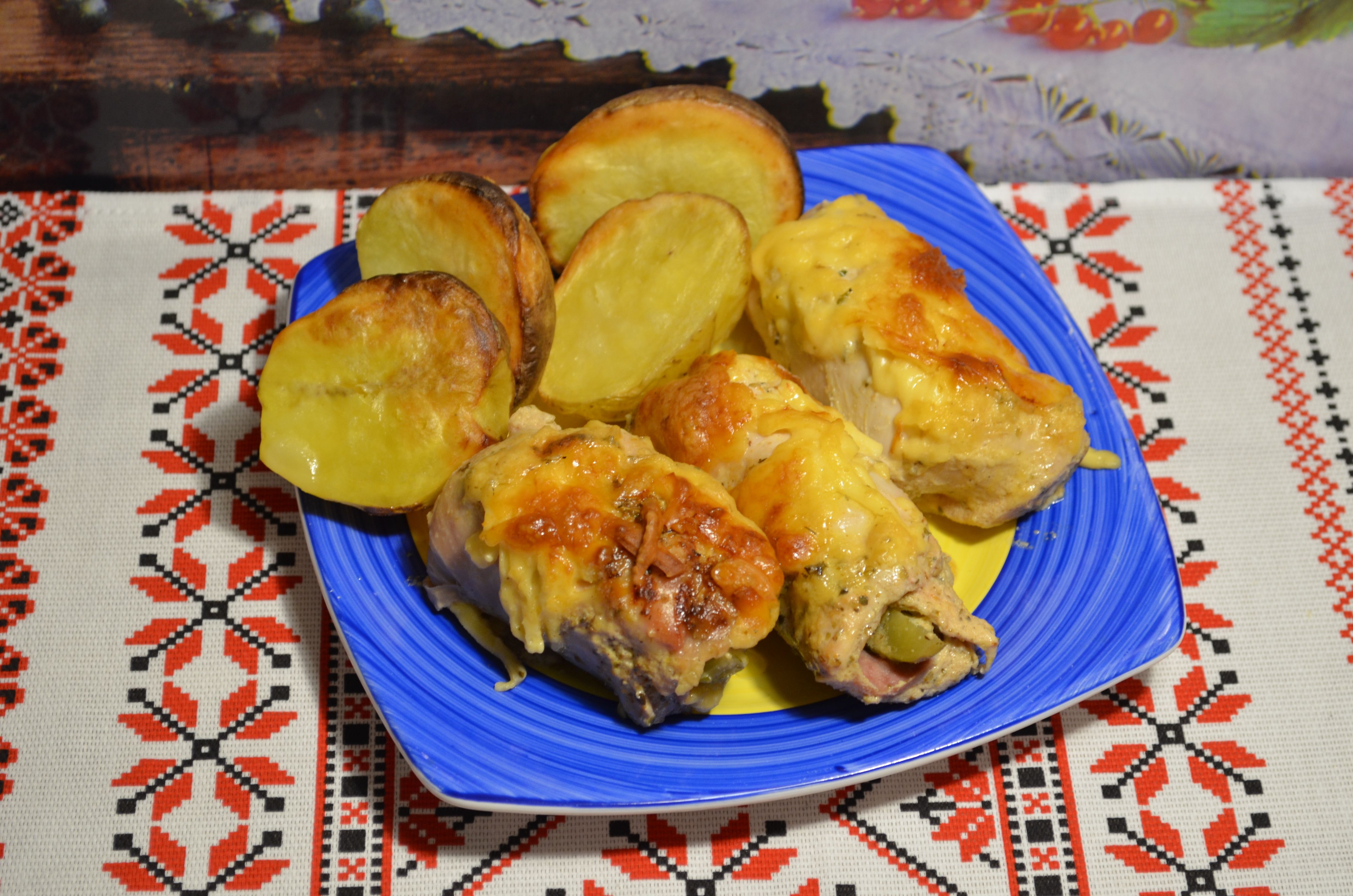 Куриные рулетики в сырном соусе на новогодний стол