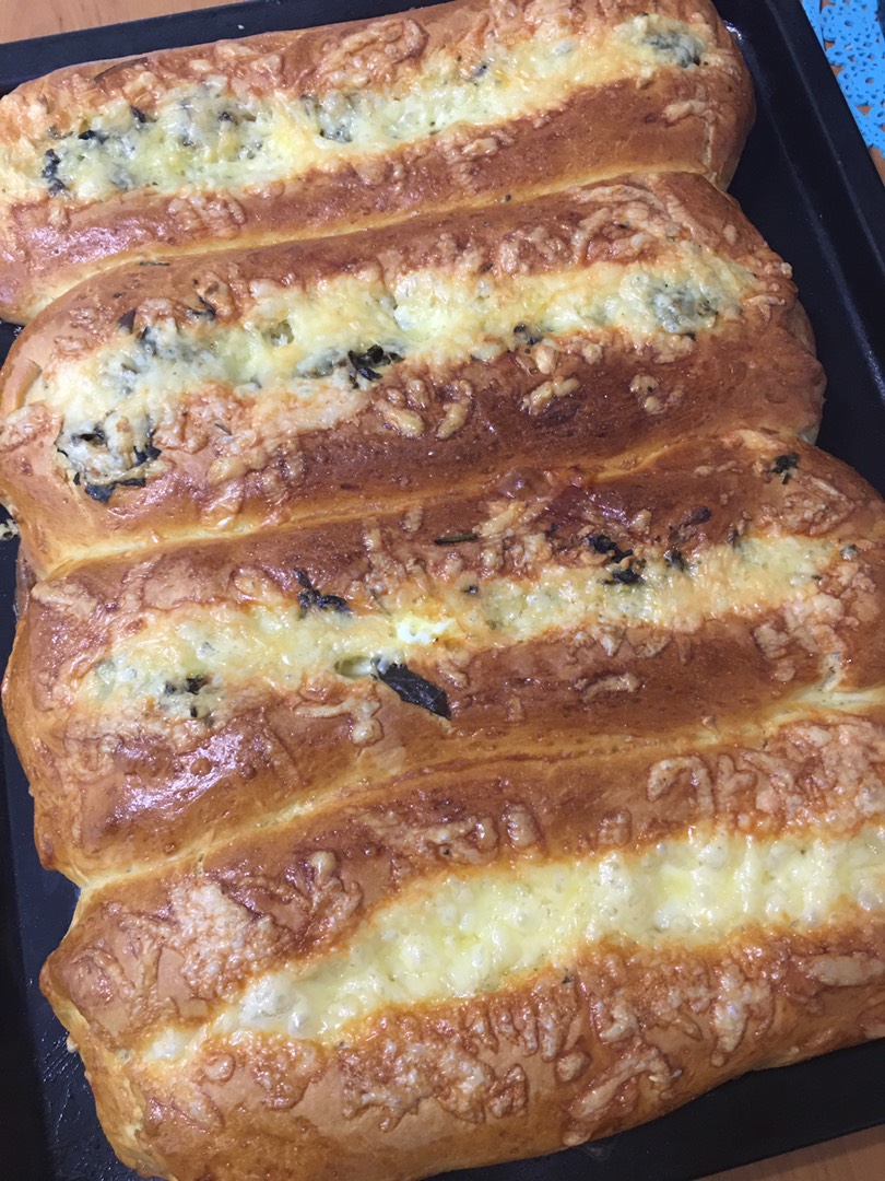 Багет чесноком и сыром