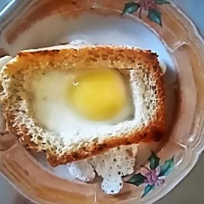 Яйцо в хлебе, быстрый перекус