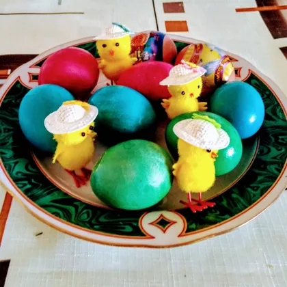 Яйца крашенные в пищевых красителях