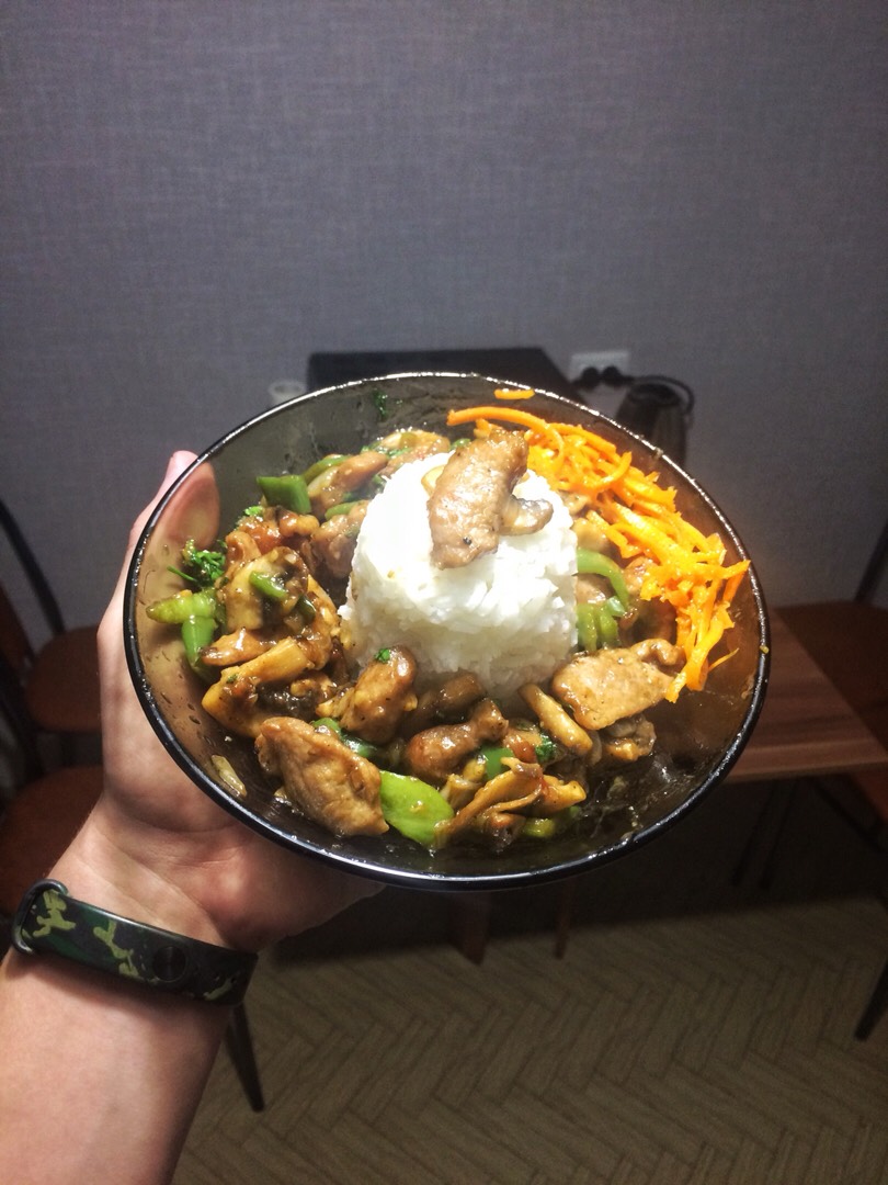 Азия. Кисло-сладкая свинина с шампиньонами и рисом