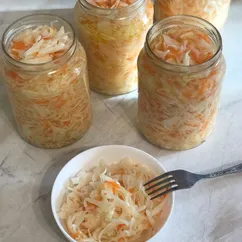 Маринованная капуста с морковью