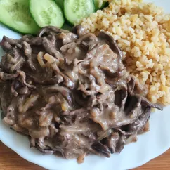 Бефстроганов из говяжьей печени    