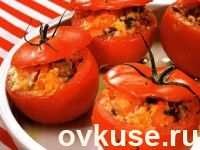 Фаршированные тунцом и кукурузой помидоры