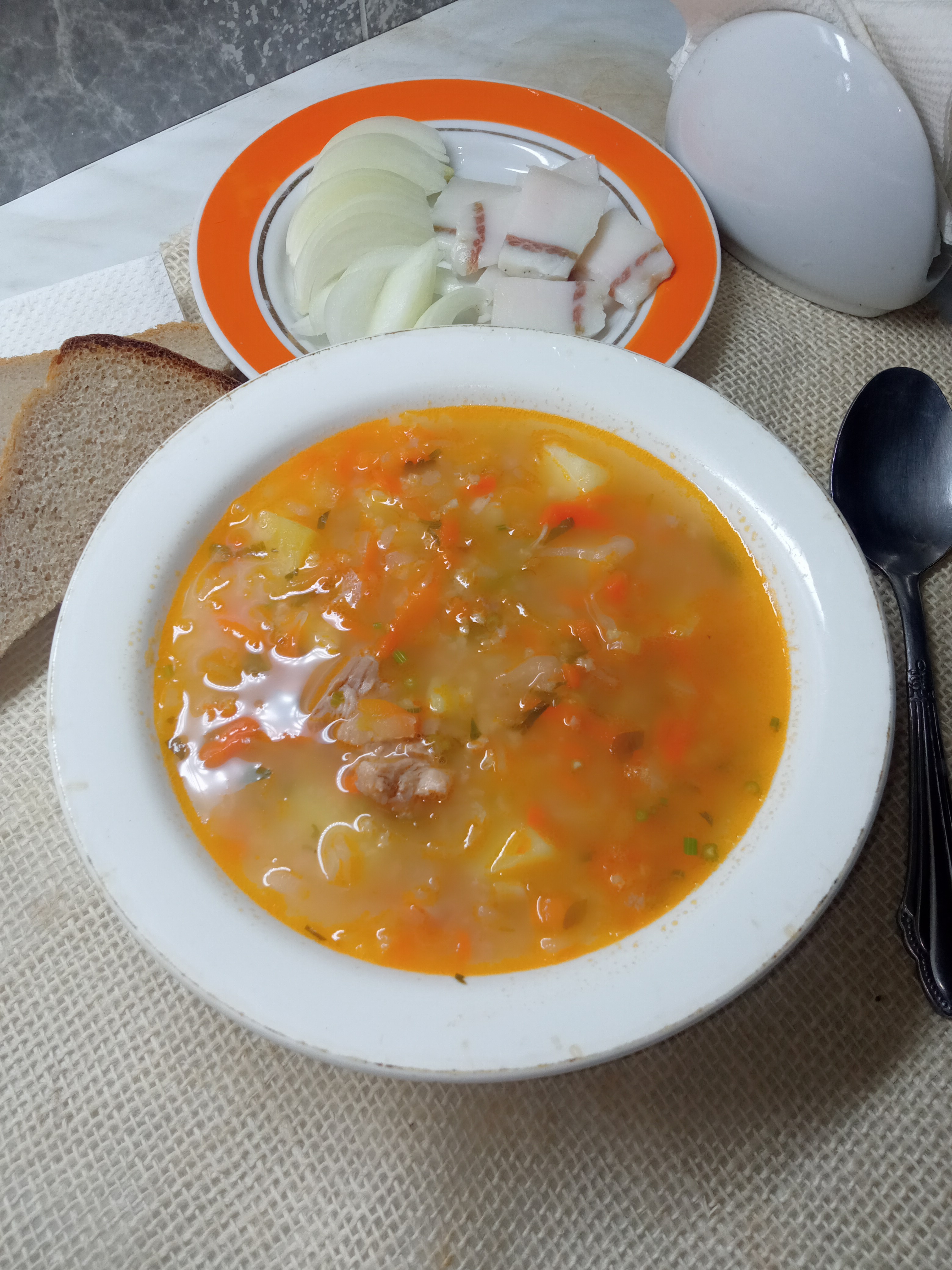 Капустняк с тушёнкой 