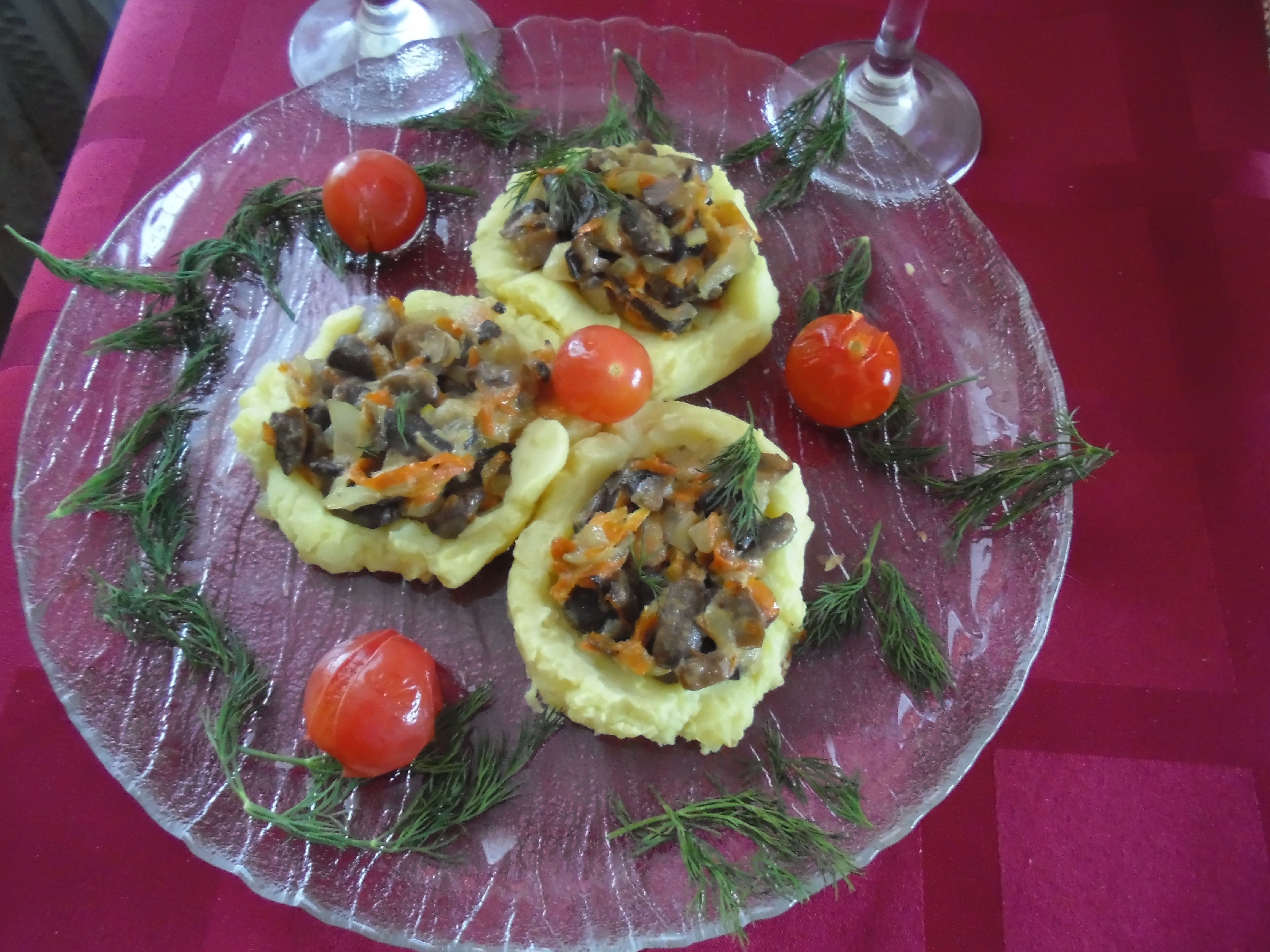 Картофельные гнезда с грибами