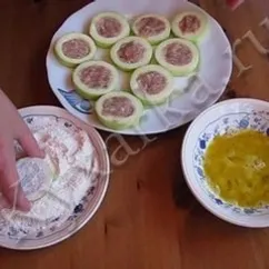 Кабачки с мясом в кляре