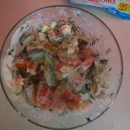 Овощной салат с колбасным сыром