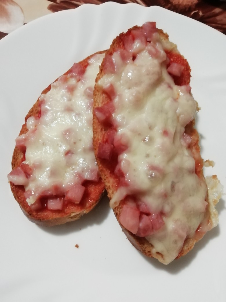 Мини-пицца на батоне в духовке