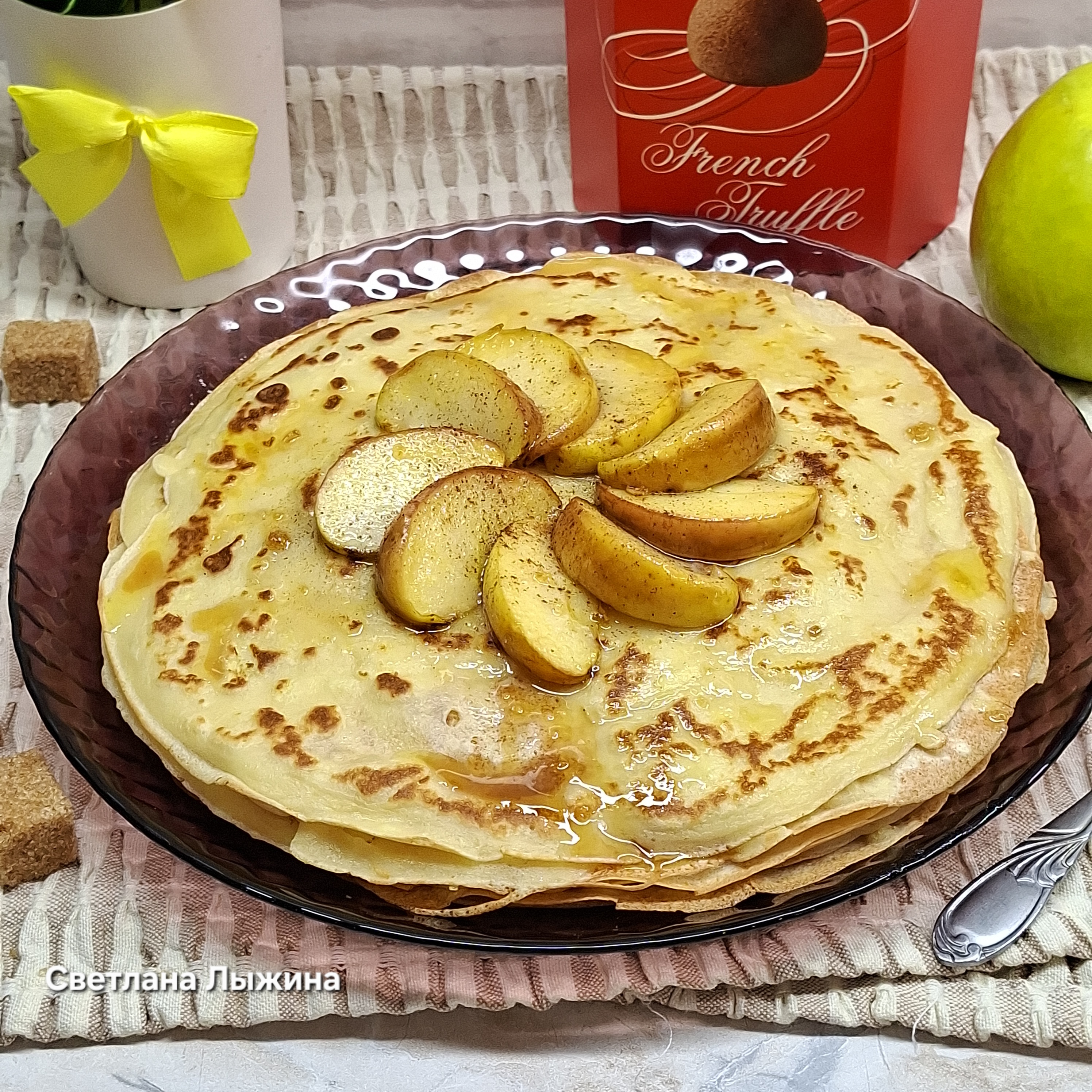 Яблочные блины на молоке 