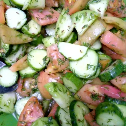 Салат из незрелых помидоров с тмином и овощами