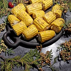 Кукуруза с маслом, солью и чили перцем 🌽