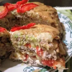 Слоёный торт из кабачков, куриного фарша, грибов и помидоров