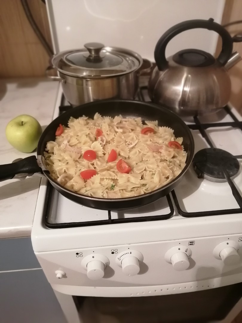 Паста с кальмаром и черри