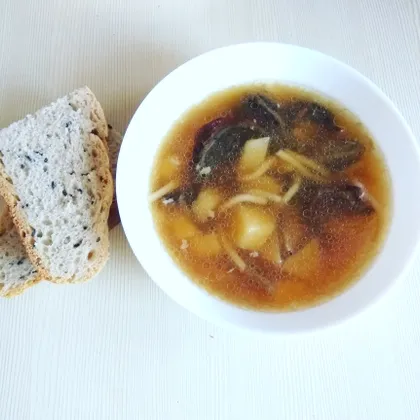 Куриный суп с боровиками и макаронами