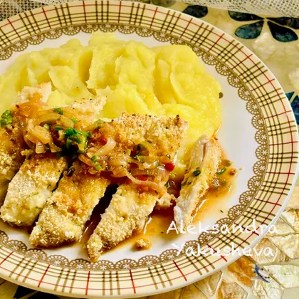 Сочная куриная грудка с грибным масляным соусом и картофельным пюре