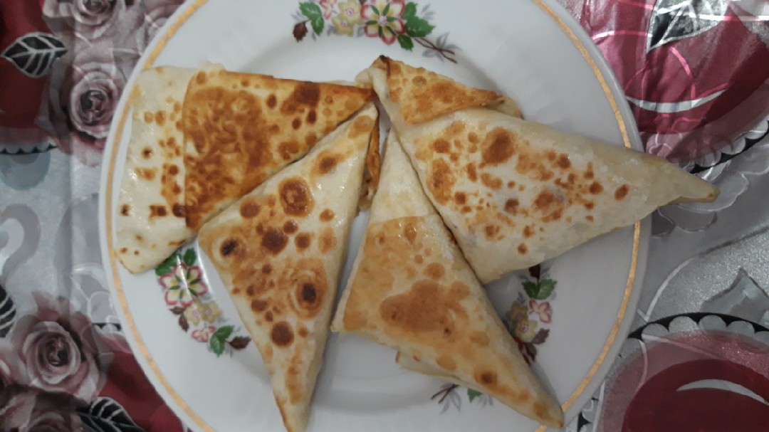 Лаваш с творогом, бананом и грушей