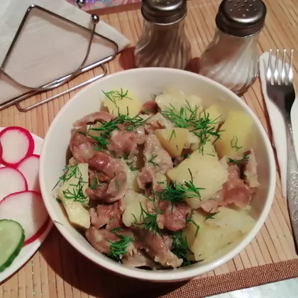 Желудочки тушеные с картошкой в казане