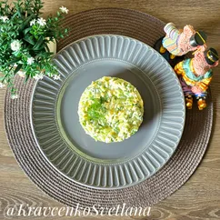 Салат с зеленым луком и яйцом