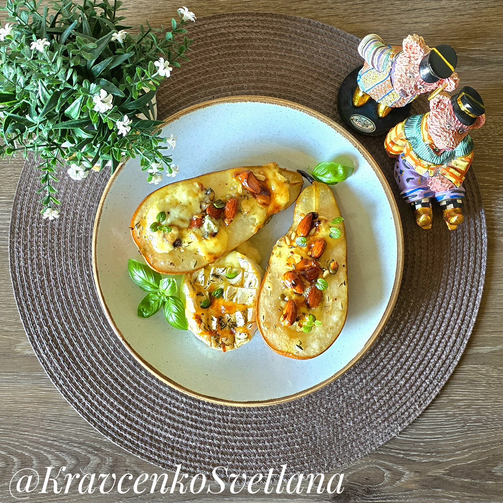 Груши запеченные с сыром