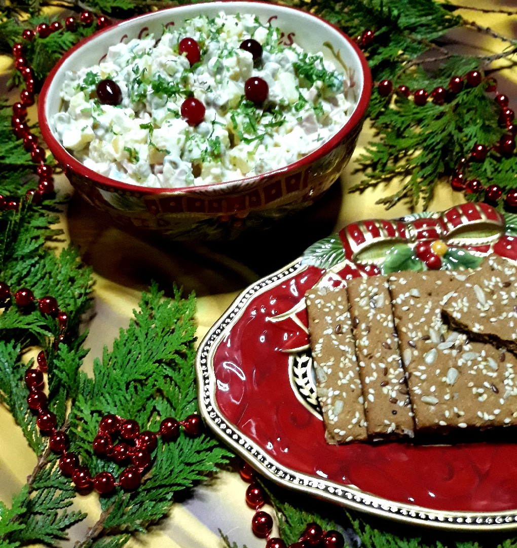 Новогодний салат - "Оливье" с колбасой 🎄