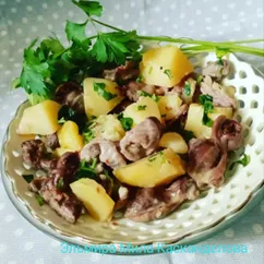 Куриные желудки с картошкой