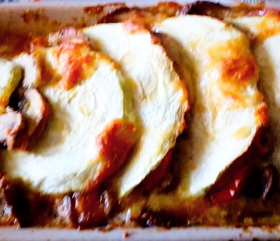 Кабачковая гармошка на мясной подложке