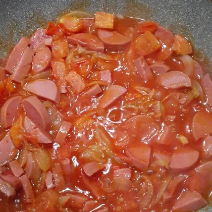 Сардельки в томатном соусе