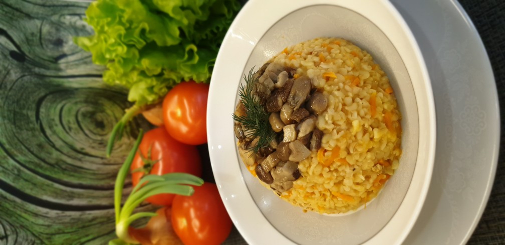 Булгур с куриным филе и белыми грибами