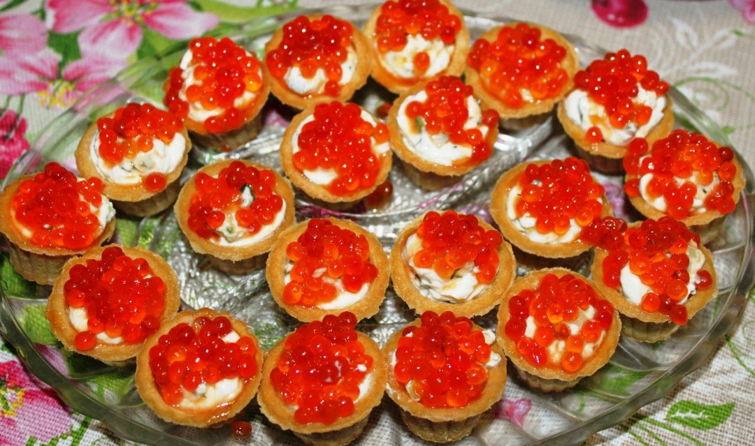 Тарталетки с красной икрой