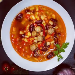 Суп с фрикадельками, фасолью и лапшой🍲