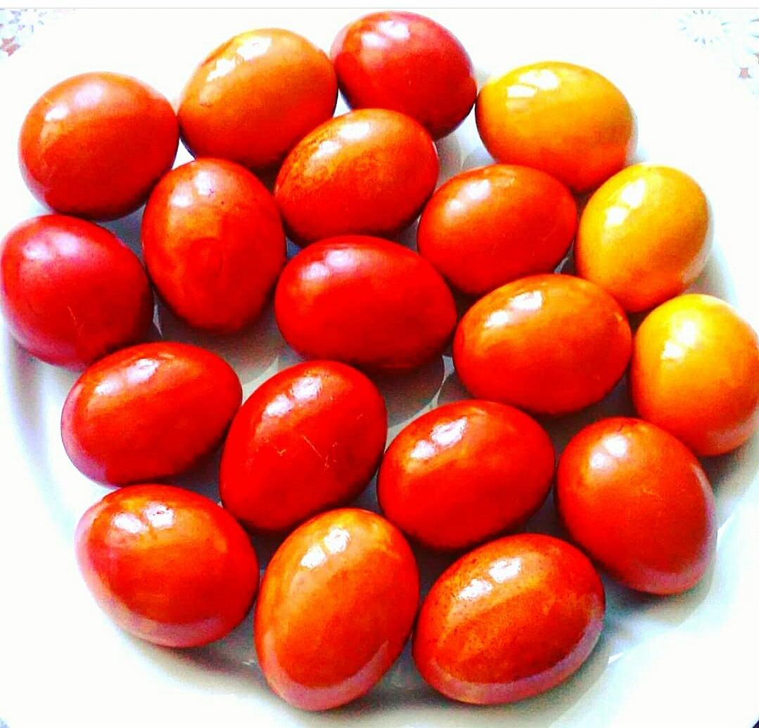 Крашеные яйца луковой шелухой