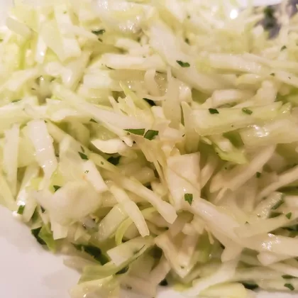Салат из капусты и огурца