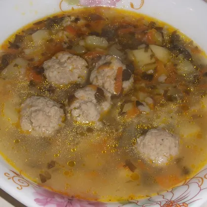 Рисовый суп с чесночными фрикадельками и щавелем