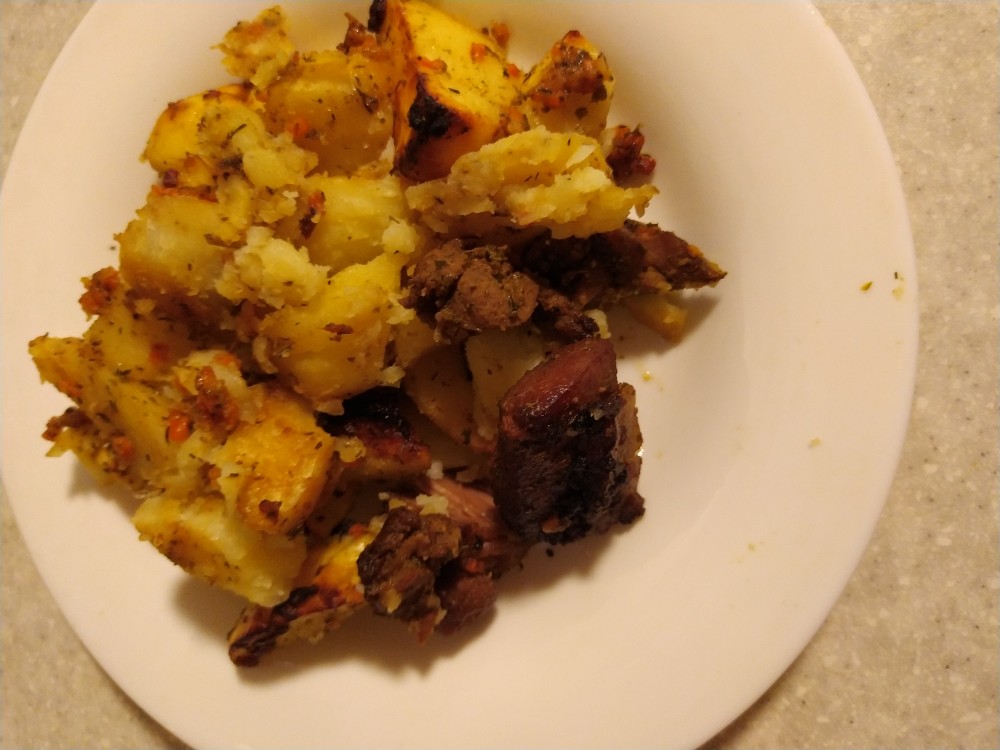 Ароматный картофель с овощами, запеченный в рукаве – пошаговый рецепт приготовления с фото