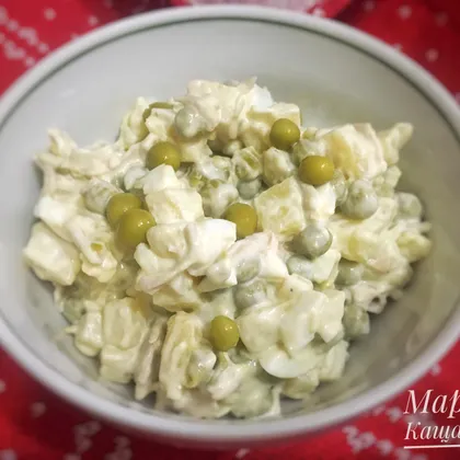 Салат с горошком и консервированным кальмаром