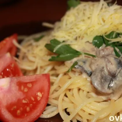 Спагетти с грибным сливочным соусом