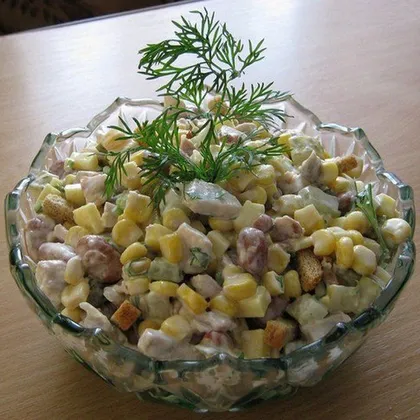 Салат с курицей, кукурузой и фасолью