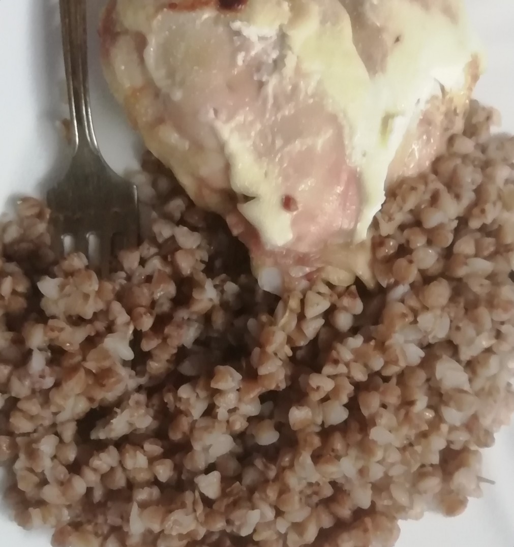 Запечённая курица с гречкой