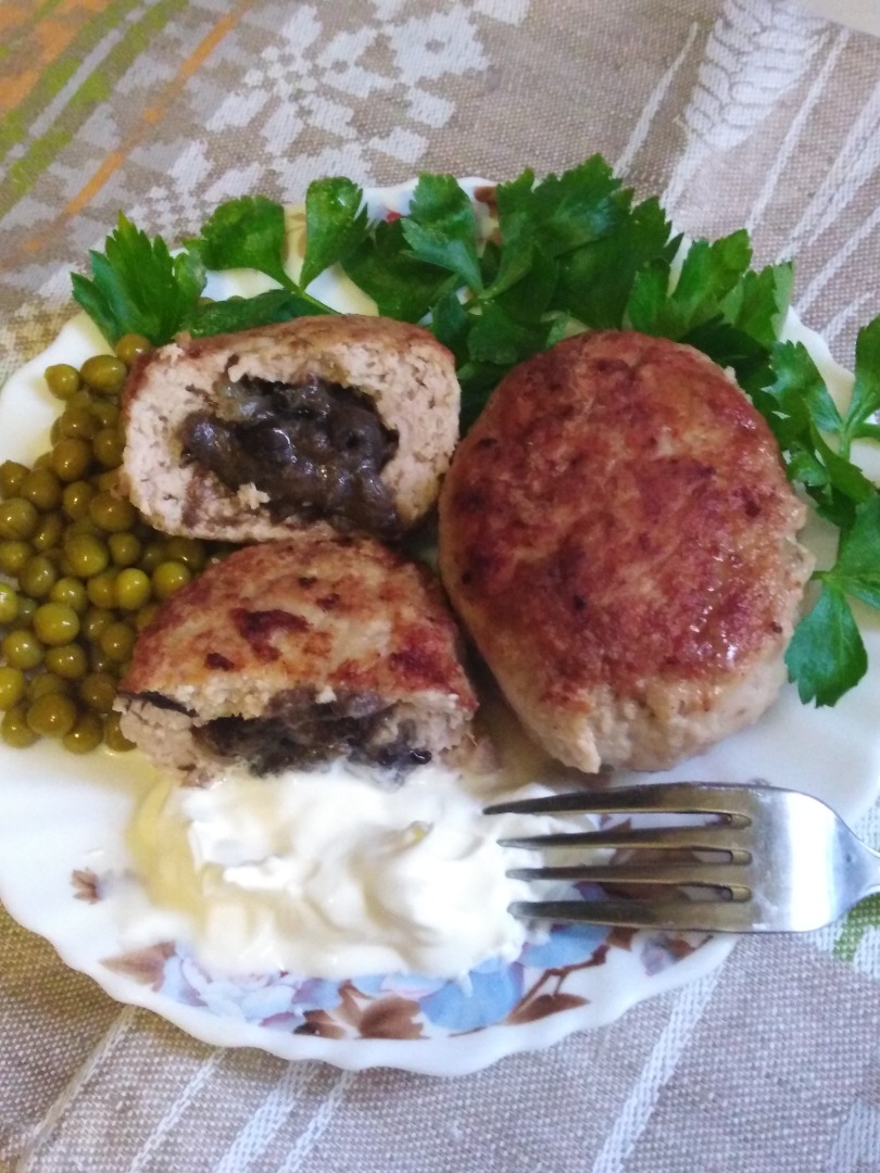 Свиные зразы с грибами